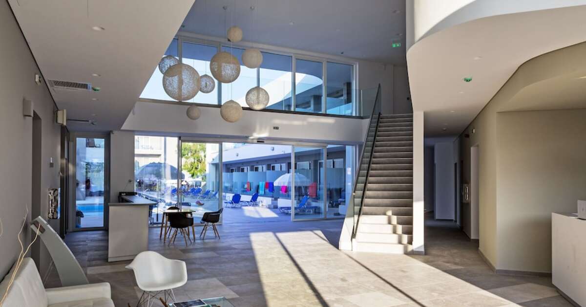 Een foto van het interieur van White Olive Premium Hotel