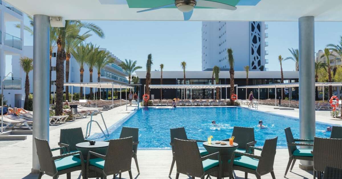 Een foto van het zwembad bij Riu Costa del Sol