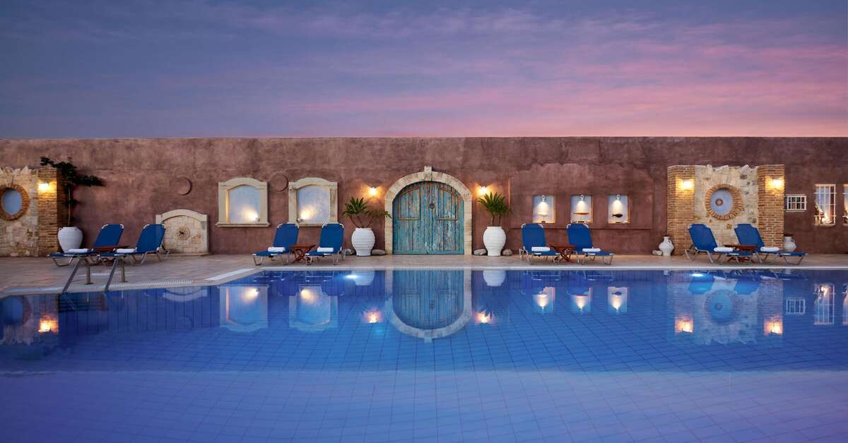 Ein Foto vom Pool im Golden Bay Hotel
