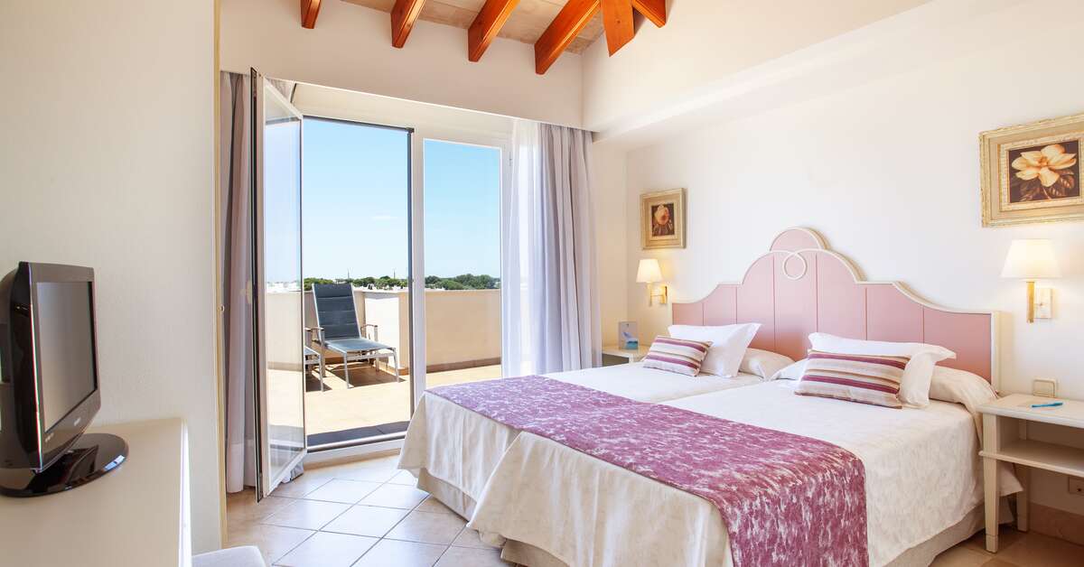 Ein Foto Grupotel Macarella Suites & Spa