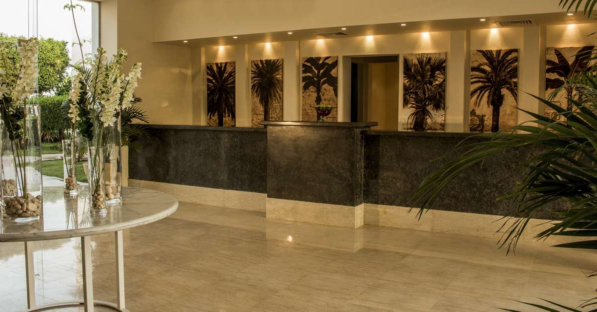 Een foto van het interieur van Naama Bay Hotel