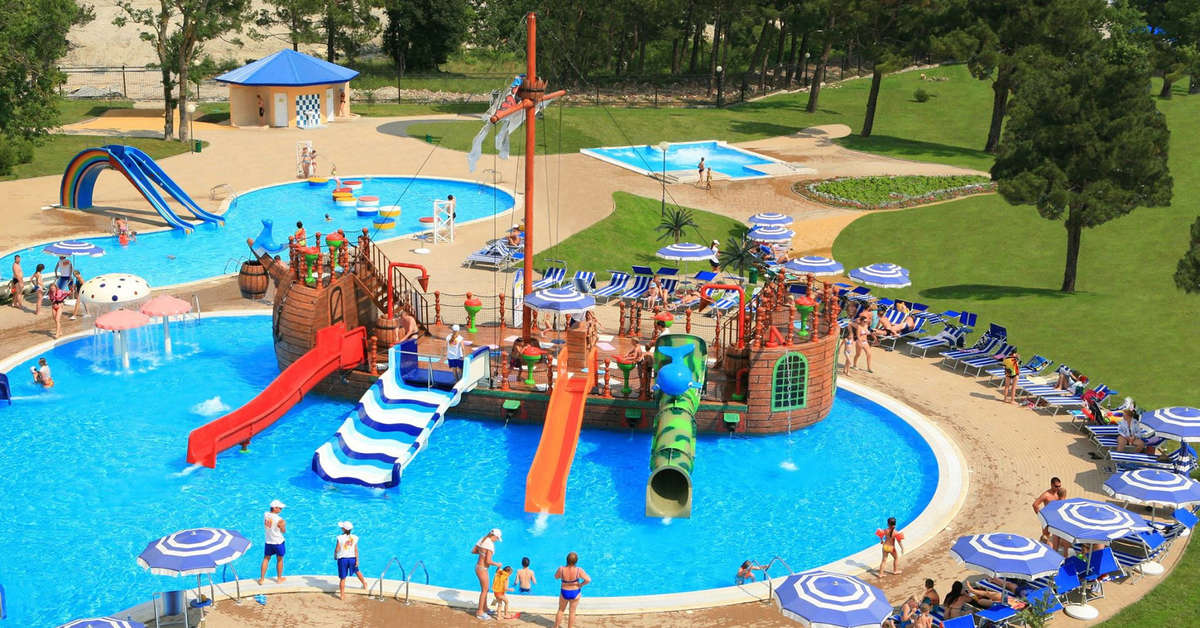 Een foto van het zwembad bij Valamar Camping Lanterna