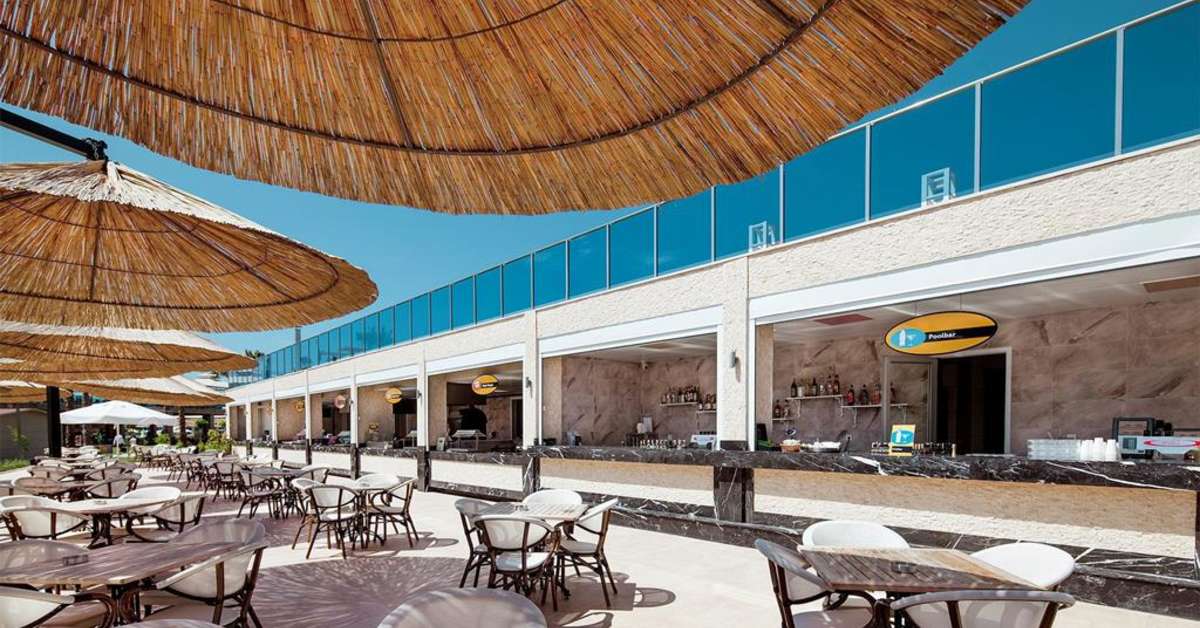 Een foto van het terras bij Magic Life Jacaranda