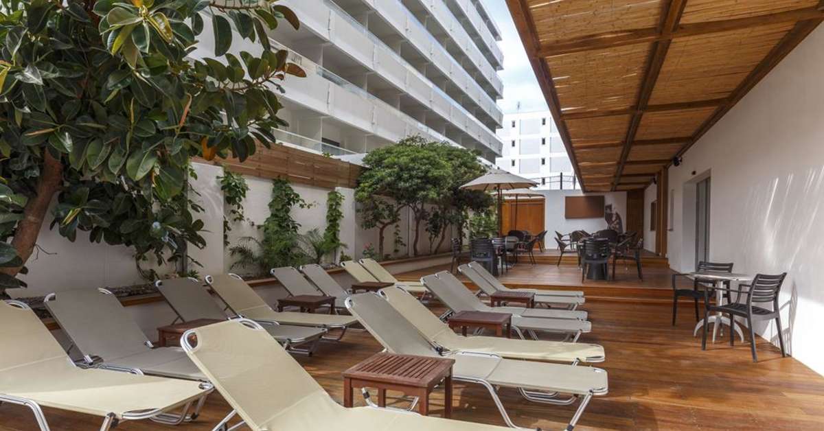 Ein Foto von der Terrasse im Hotel Athena