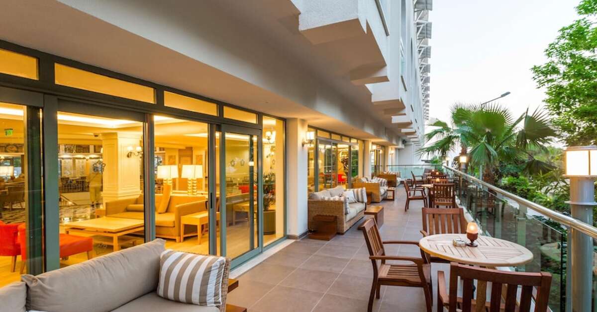Een foto van het terras bij Hotel Side Star Beach
