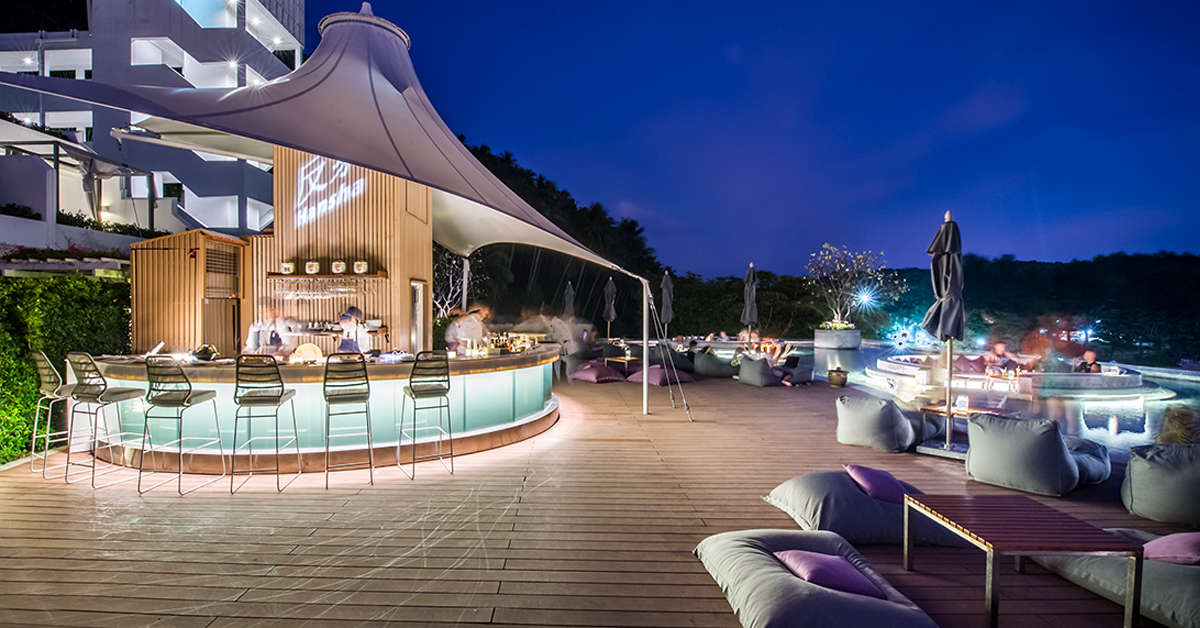 Een foto van het terras bij The Nai Harn Phuket