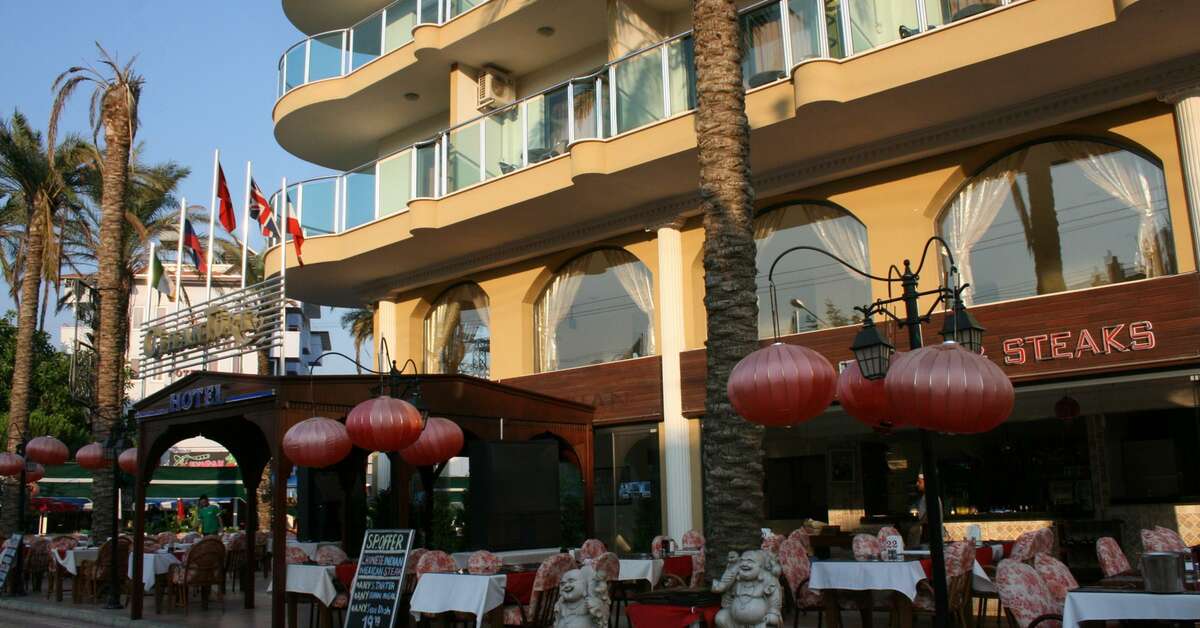 Een foto van de buitenkant van Cihanturk Hotel