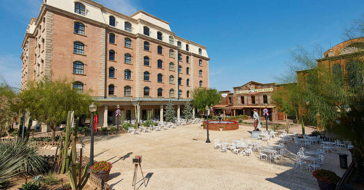 Ein Foto von der Außenansicht des PortAventura Hotel Gold River