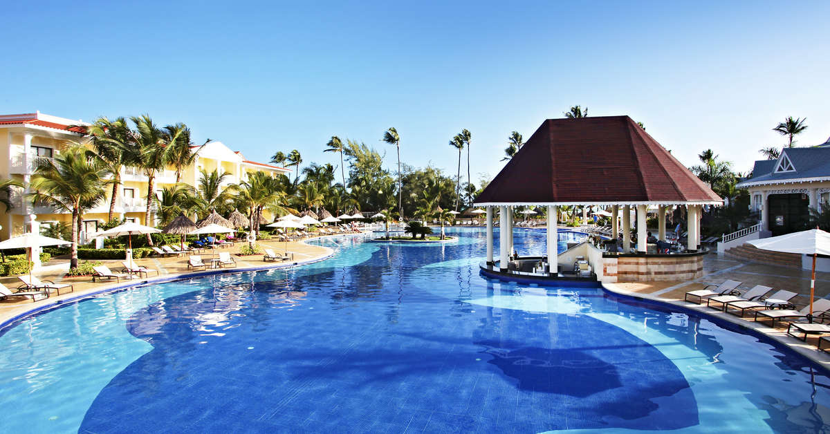 Een foto van het zwembad bij Luxury Bahia Principe Esmeralda