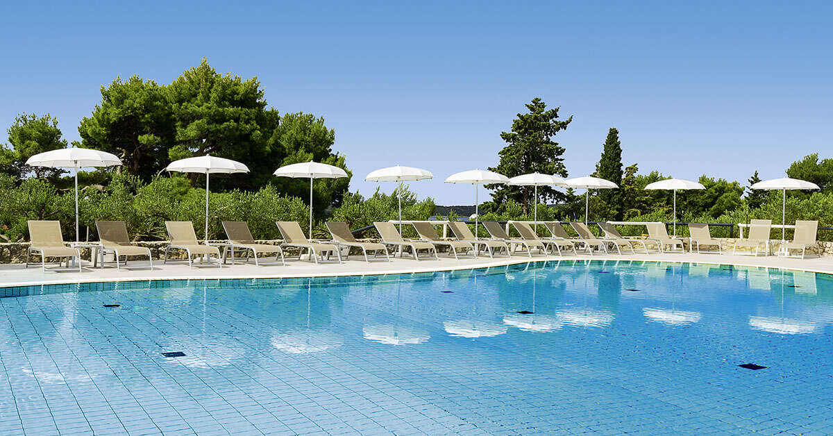 Een foto van het zwembad bij Pharos Hvar Bayhill Hotel