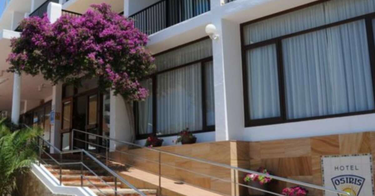 Een foto van de buitenkant van Hotel Osiris Ibiza