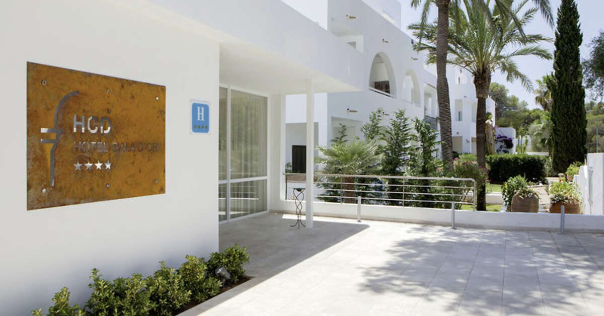 Een foto van de buitenkant van Cala d'Or Hotel