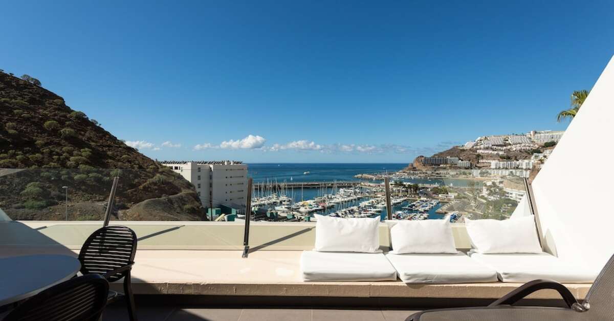 Een foto van het terras bij Holiday Club Puerto Calma