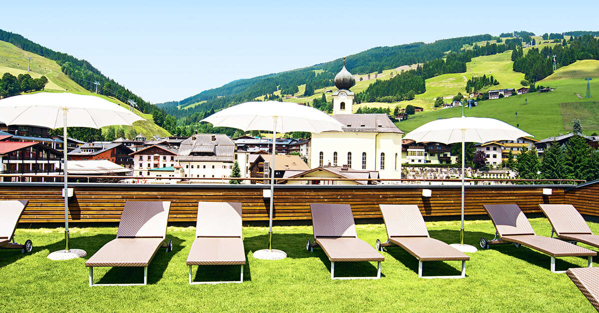 Een foto van het terras bij Alpinresort Sport & Spa