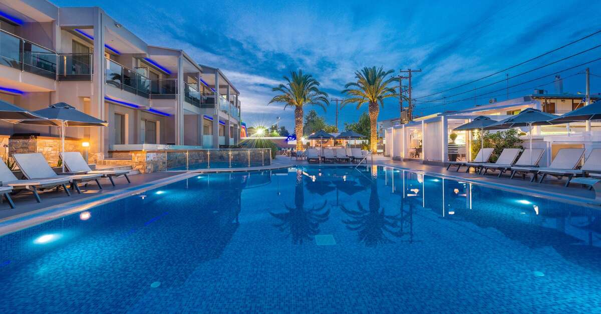 Ein Foto vom Pool im Dionysos Hotel & Studios