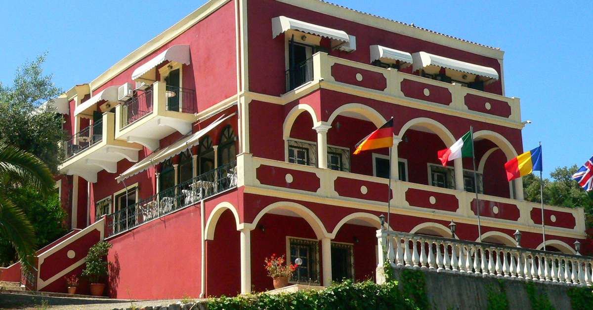 Een foto van de buitenkant van Apraos Bay Hotel