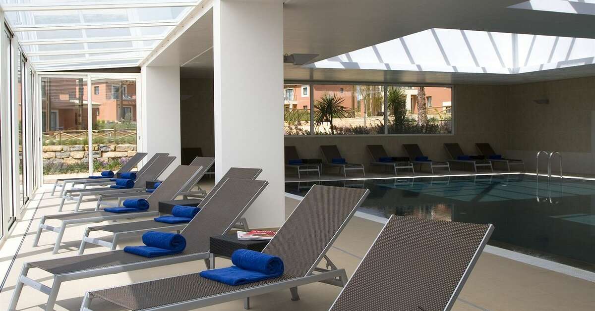Een foto van het terras bij Monte Santo Resort