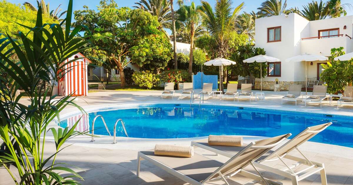 Een foto van het zwembad bij Alua Suites Fuerteventura