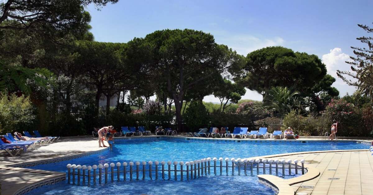 Een foto van het zwembad bij Hotel Blaumar