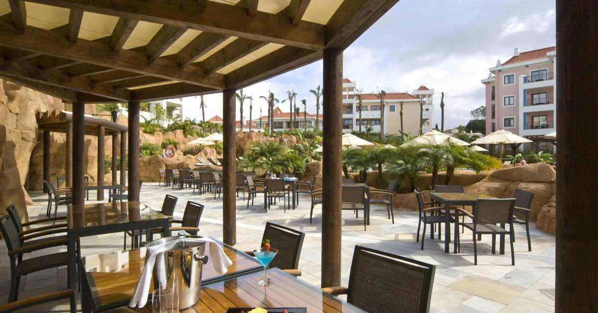 Ein Foto von der Terrasse im Hilton Vilamoura As Cascatas Golf Resort & Spa