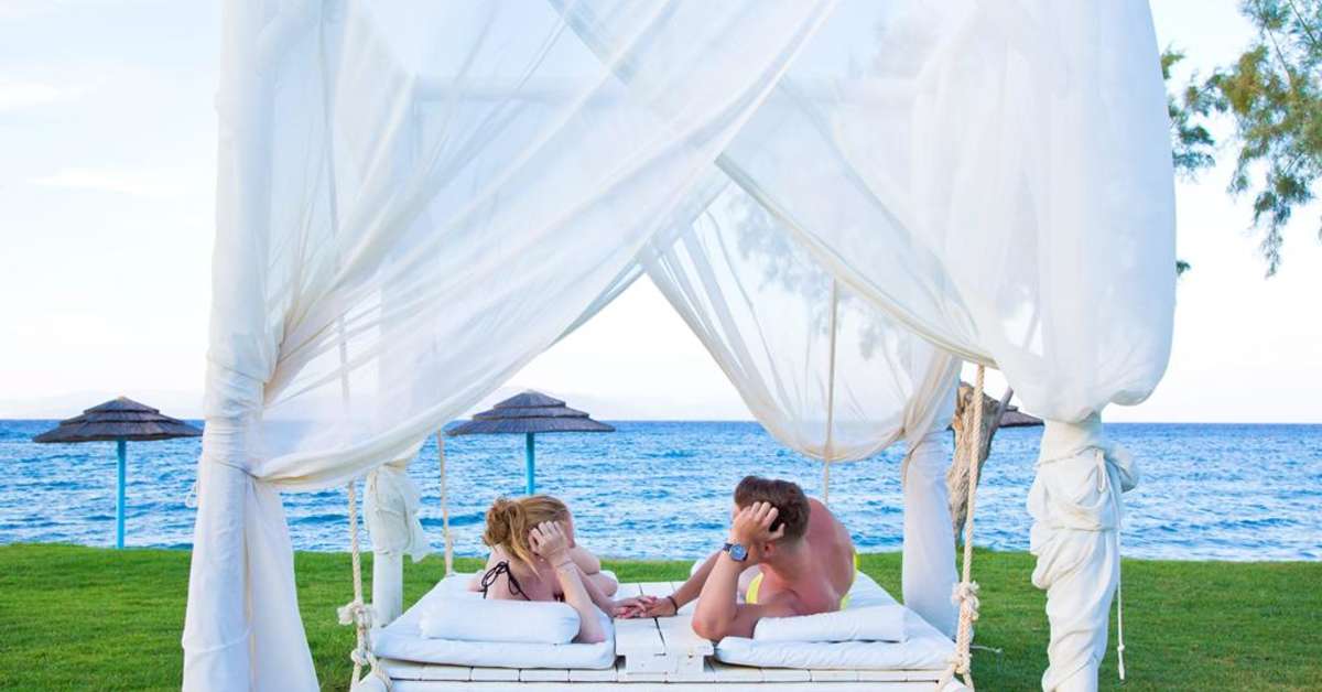Een foto van het terras bij TUI Blue Oceanis Beach