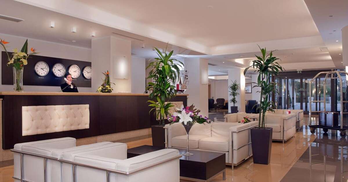 Een foto van het interieur van Cardinal Hotel St. Peter