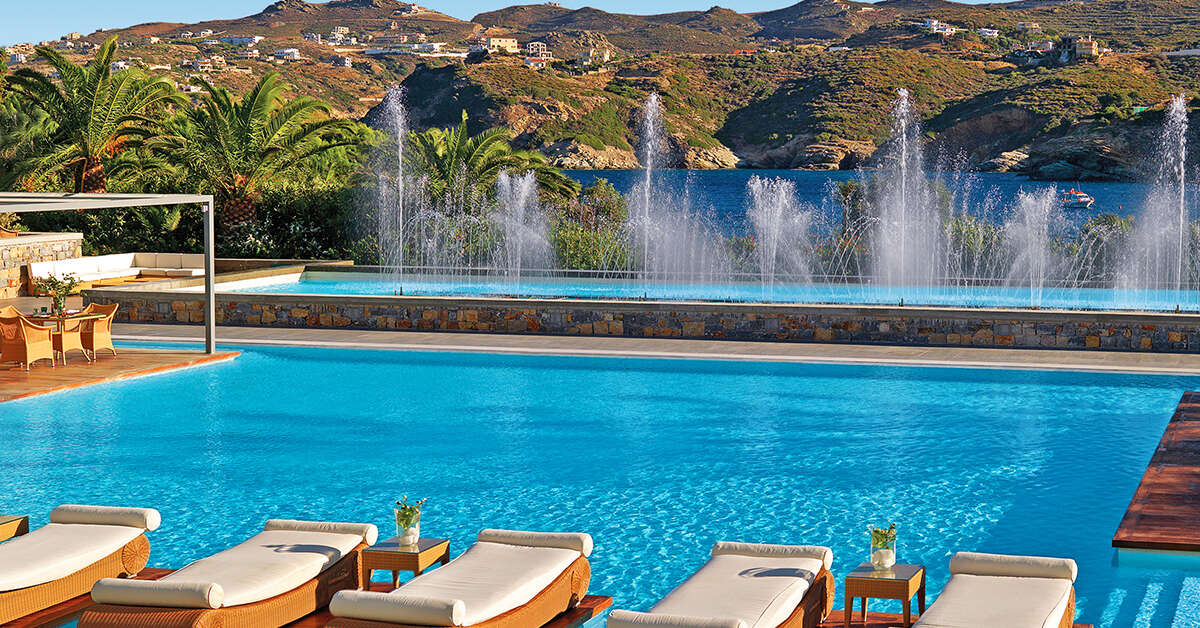 Een foto van het zwembad bij Out of the Blue Capsis Elite Resort
