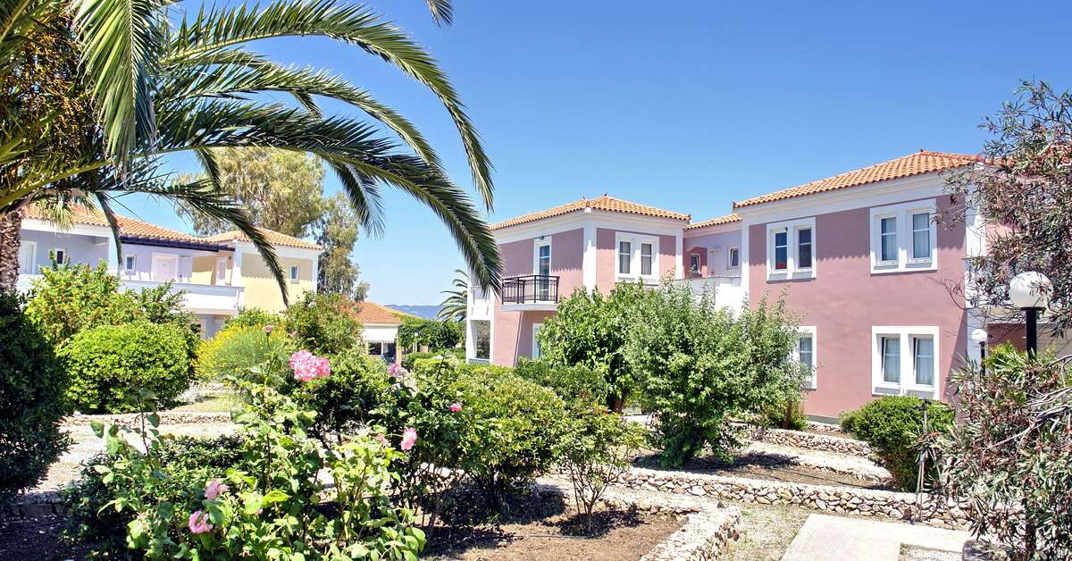 Een foto van de buitenkant van Panselinos Hotel