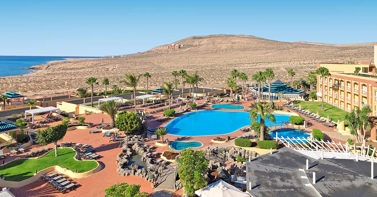 Een foto van de buitenkant van H10 Playa Esmeralda