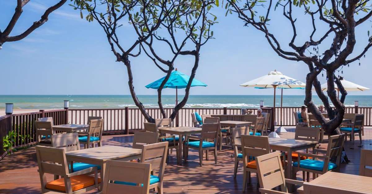 Een foto van het terras bij The Regent Cha am Beach Resort