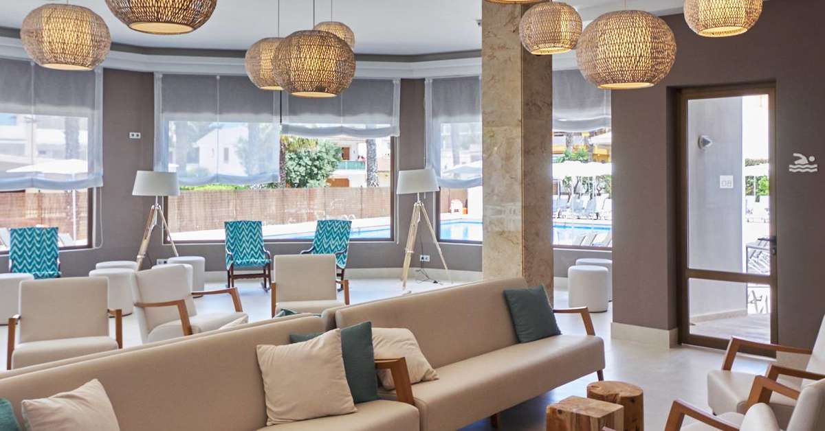 Een foto van het interieur van BQ Can Picafort Hotel