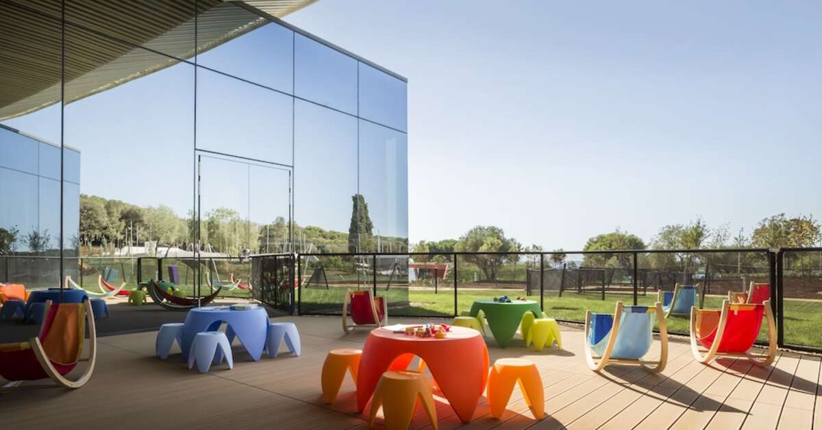 Een foto van het terras bij Family Hotel Amarin