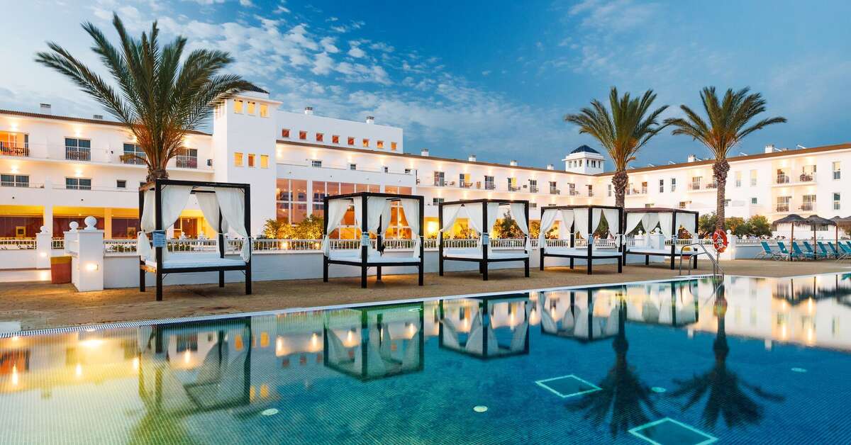 Een foto van het zwembad bij Garden Playanatural Hotel & Spa