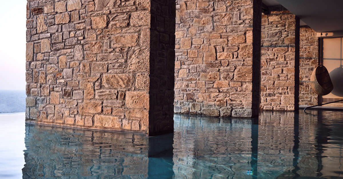 Een foto van het zwembad bij The Royal Senses Resort & Spa Crete