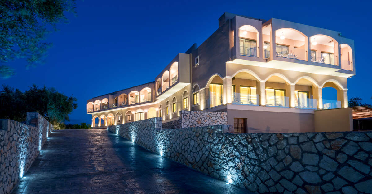 Een foto van het zwembad bij Elegance Luxury Executive Suites