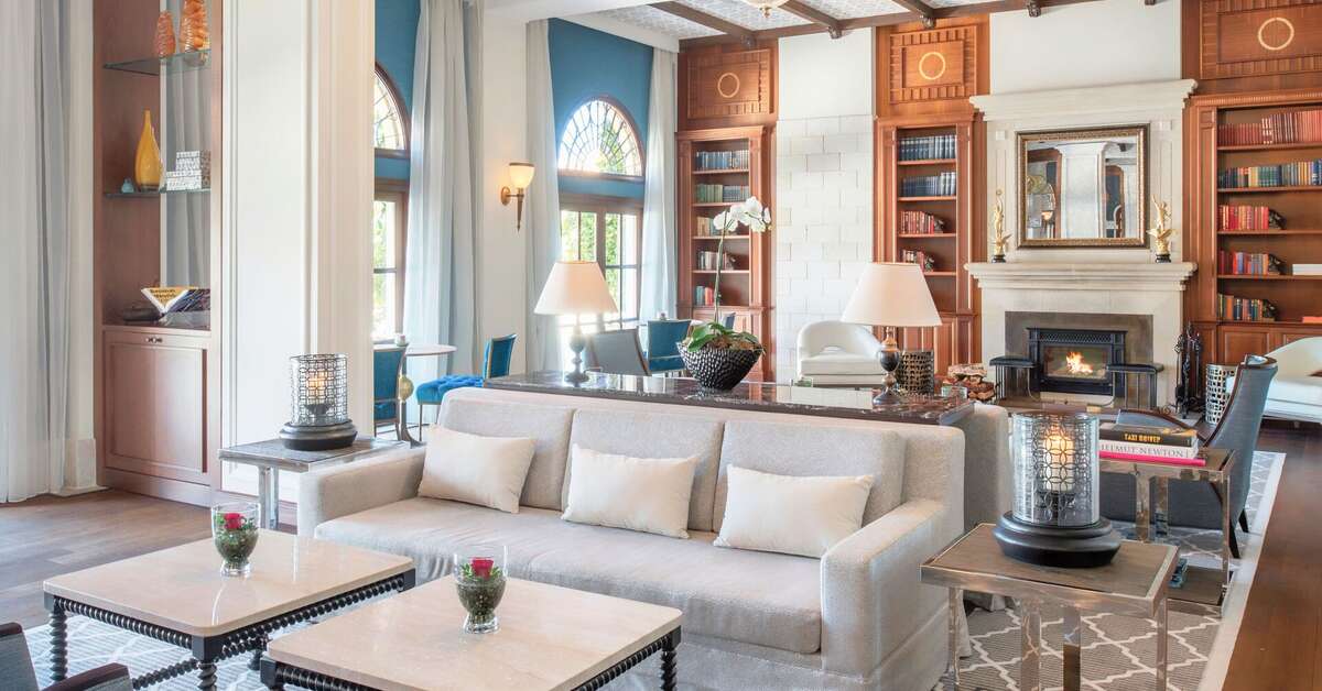 Een foto van het interieur van Elysium Hotel