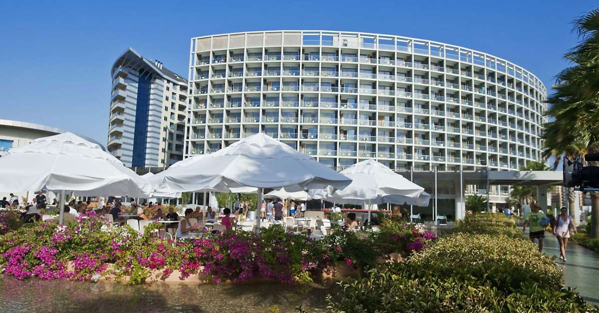 Een foto van de buitenkant van Crystal Centro Pearl Collection