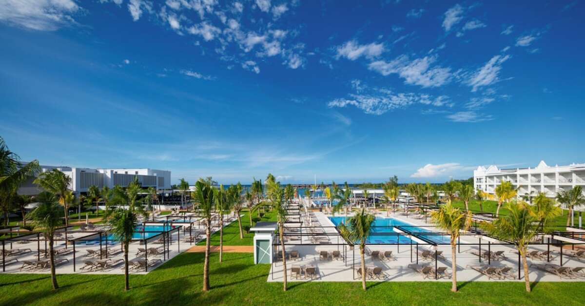 Een foto van het zwembad bij Riu Montego Bay