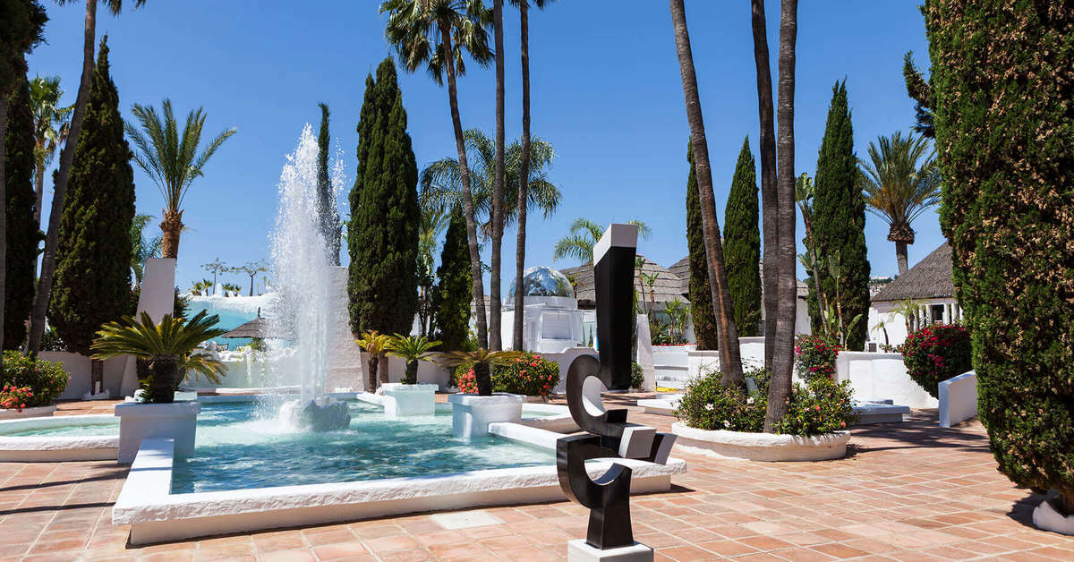 Een foto van het terras bij Hotel Suites Albayzin del Mar