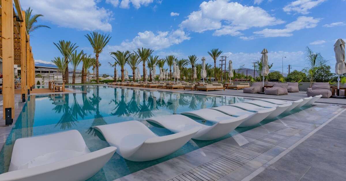 Ein Foto vom Pool im Georgioupolis Suites