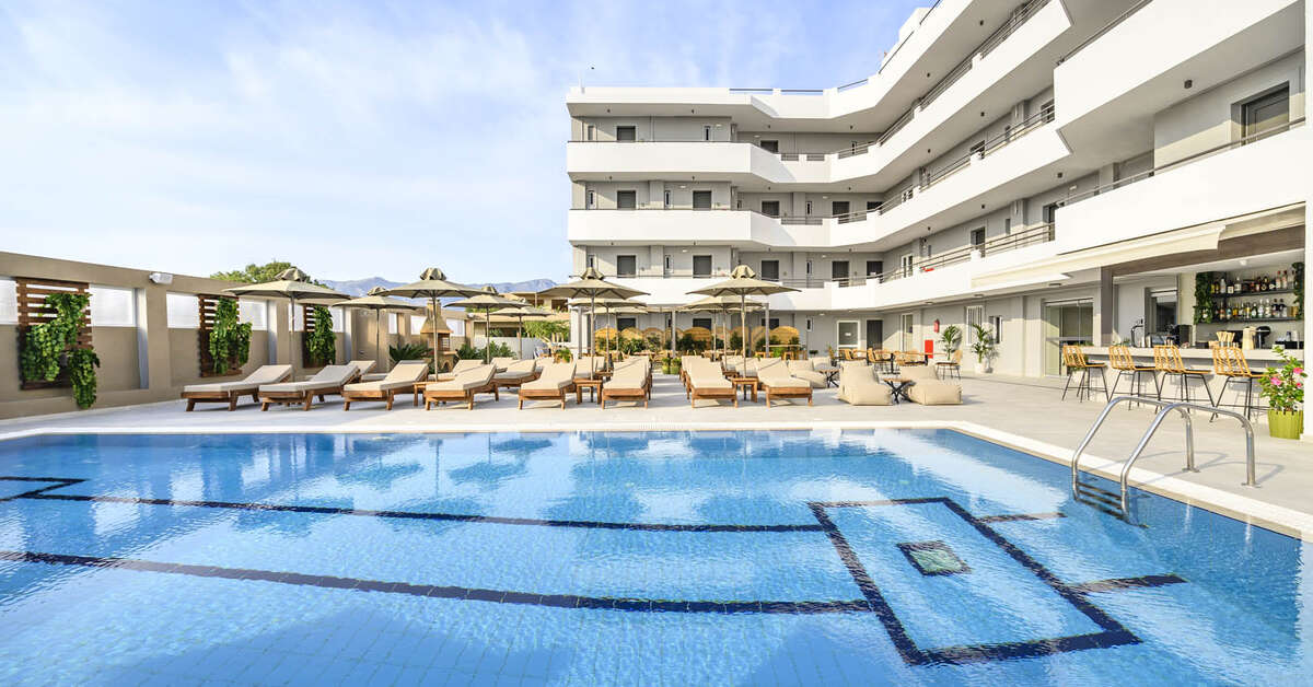 Een foto van het zwembad bij Nicolas Grand Suites
