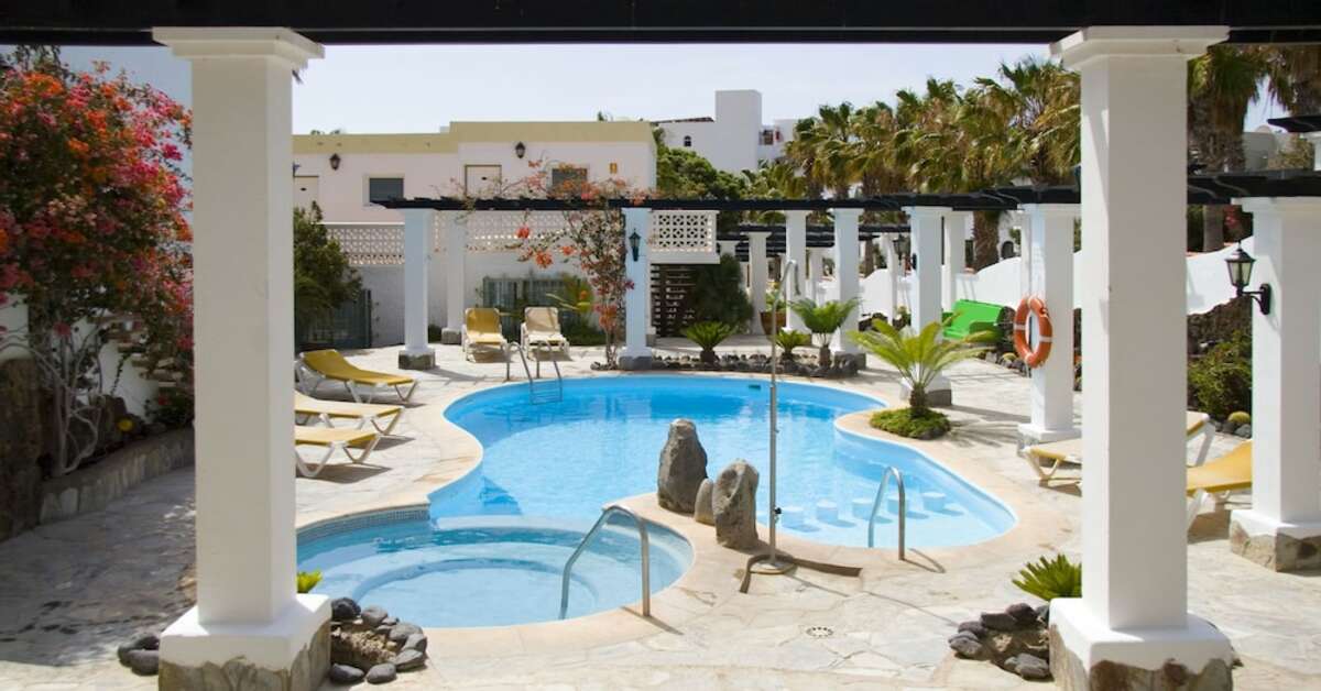 Een foto van het zwembad bij Aparthotel Esquinzo y Monte del Mar