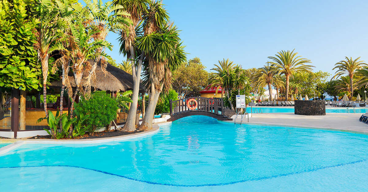 Een foto van het zwembad bij H10 Lanzarote Princess