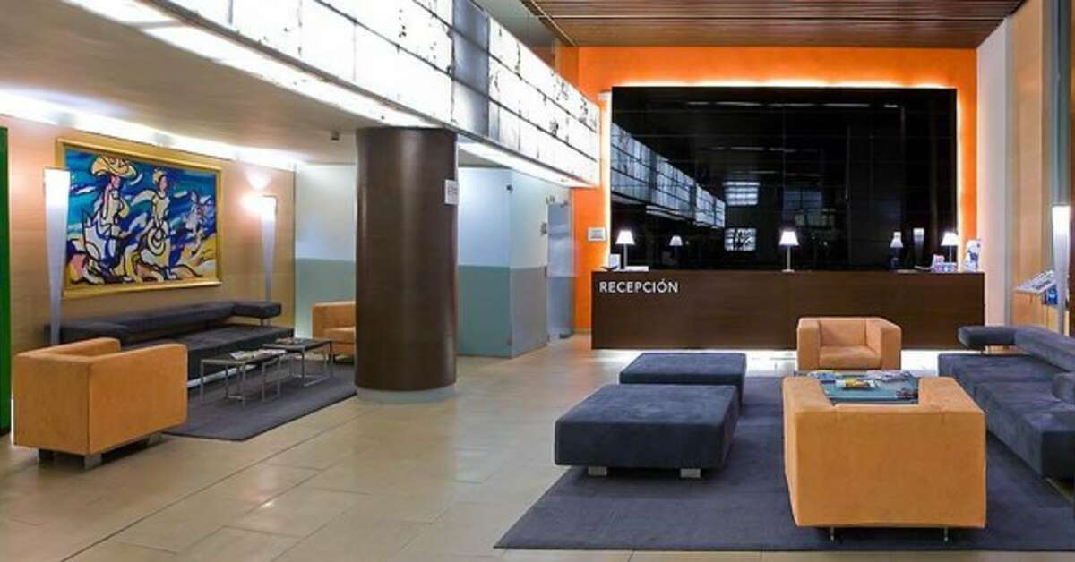 Een foto van het interieur van Silken Puerta Valencia