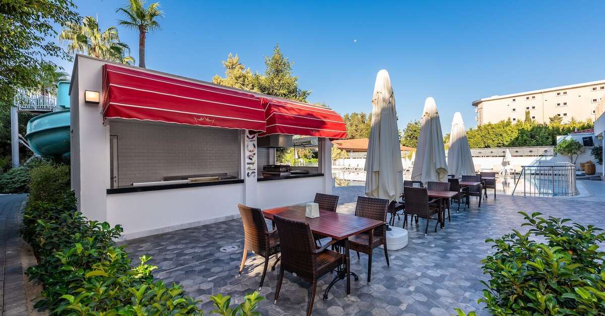 Een foto van de faciliteiten bij White City Beach Hotel