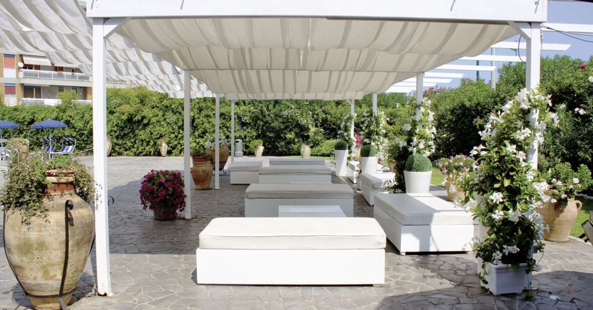 Een foto van het terras bij Hotel Nettuno