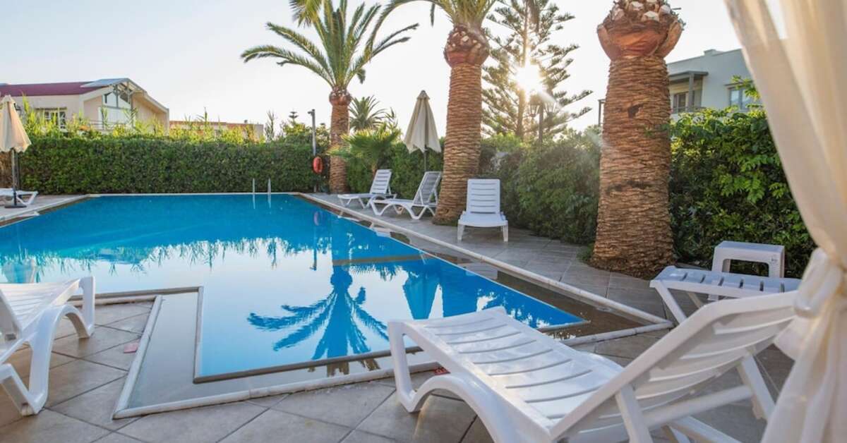 Een foto van het zwembad bij Creta Aquamarine Hotel