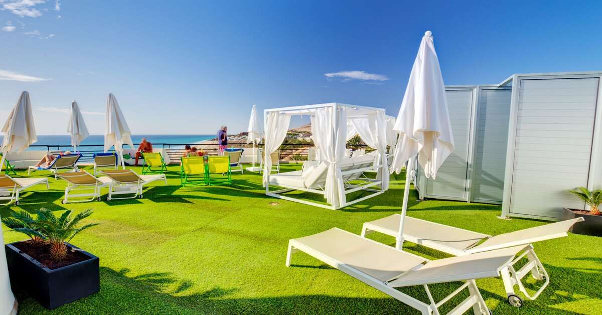 Een foto van het terras bij SBH Crystal Beach Hotel & Suites