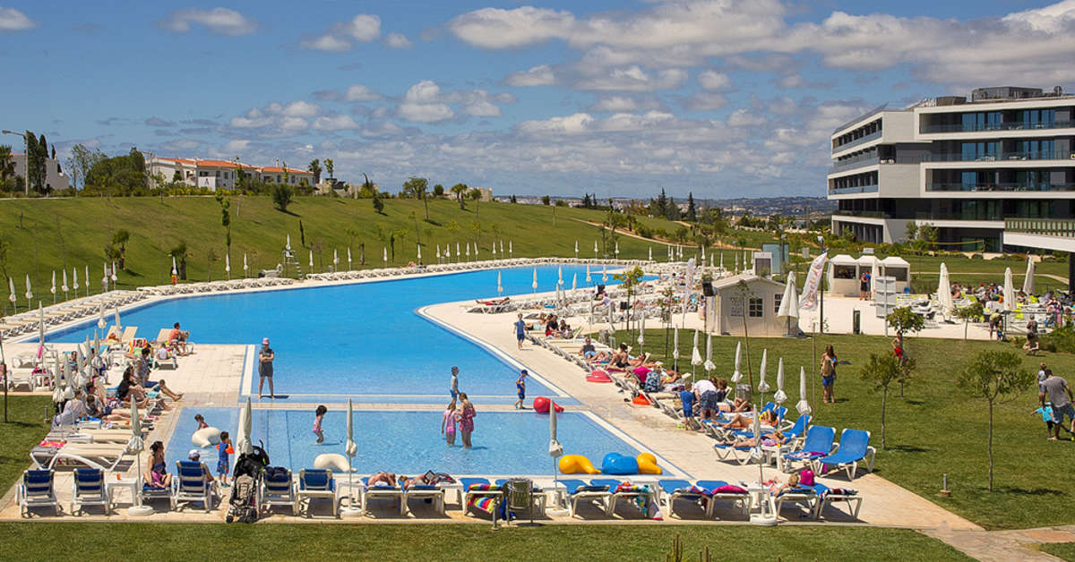 Een foto van het zwembad bij Aparthotel Alvor Baia