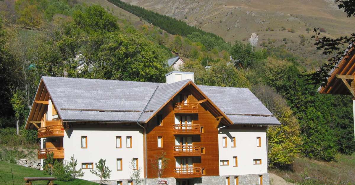 Een foto van de buitenkant van Les Chalets du Galibier